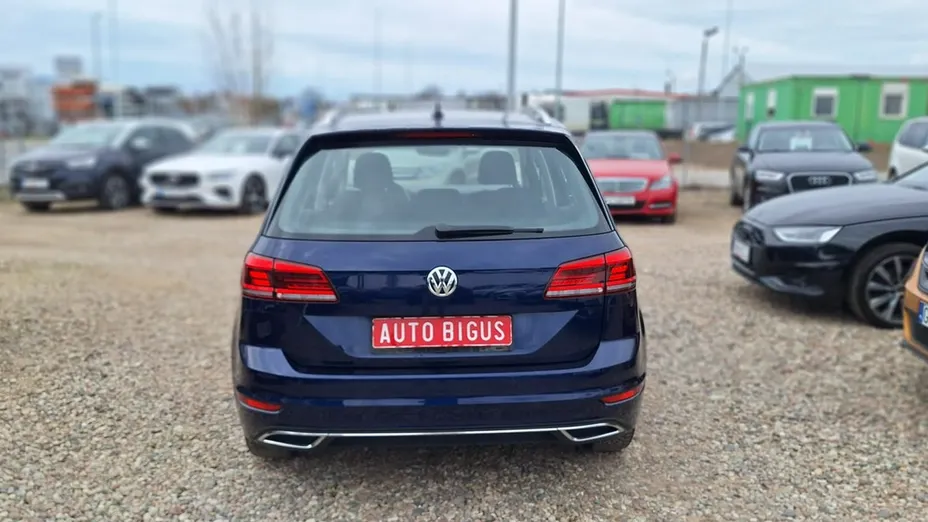 VOLKSWAGEN Golf Sportsvan -