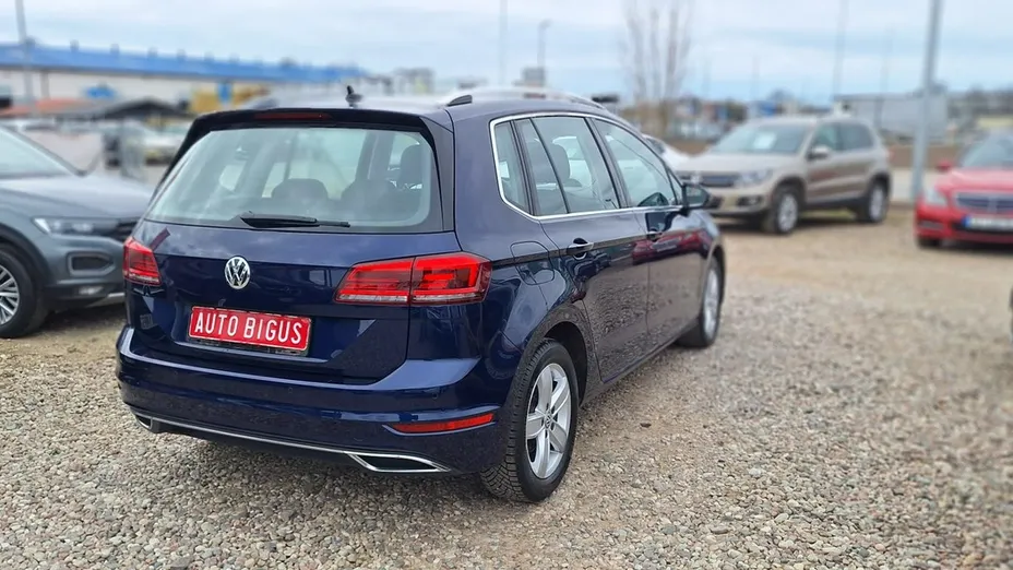 VOLKSWAGEN Golf Sportsvan -
