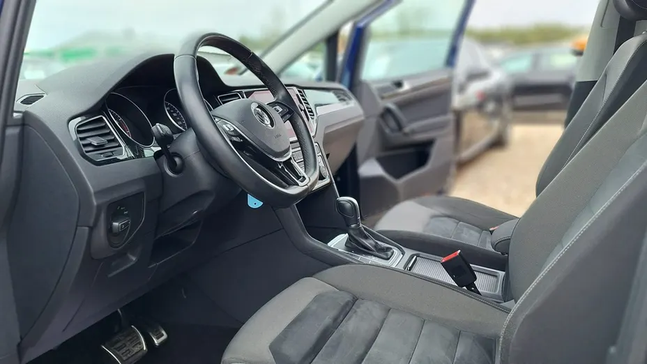 VOLKSWAGEN Golf Sportsvan -