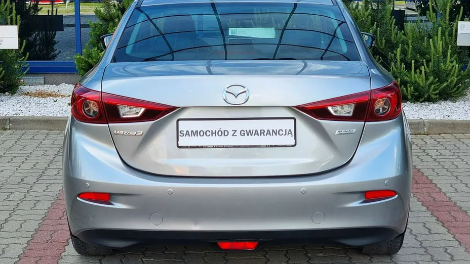 MAZDA 3 -