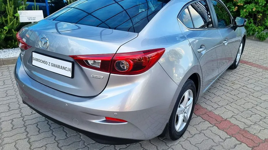MAZDA 3 -