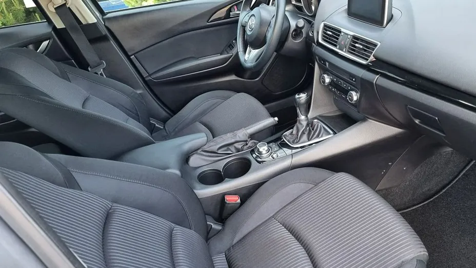 MAZDA 3 -