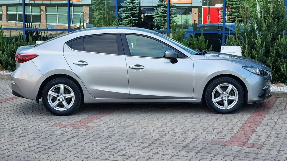 MAZDA 3 -