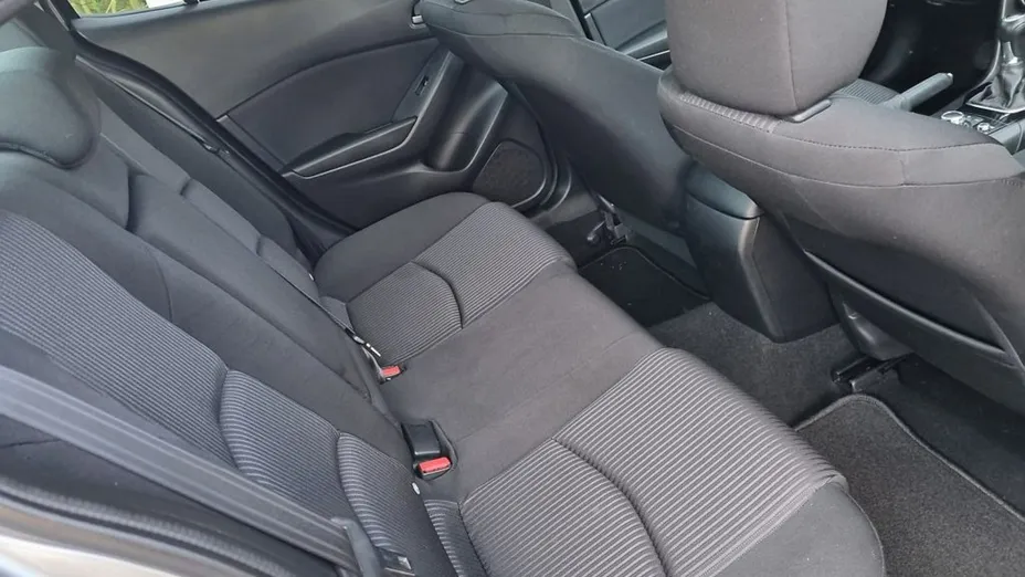 MAZDA 3 -
