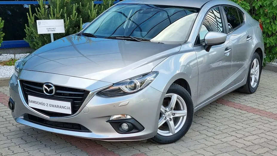 MAZDA 3 -