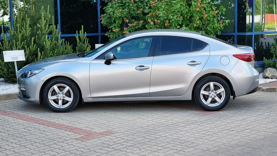 MAZDA 3 -
