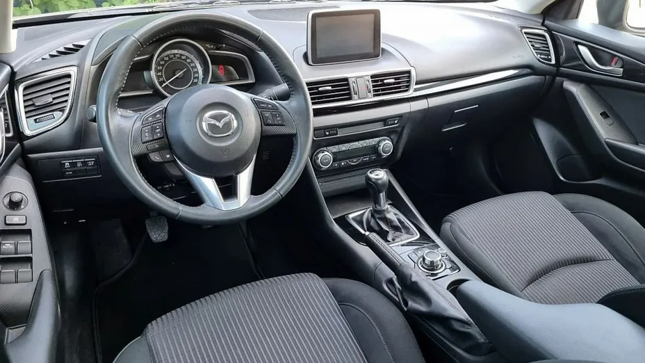 MAZDA 3 -