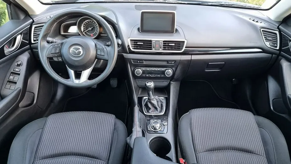 MAZDA 3 -