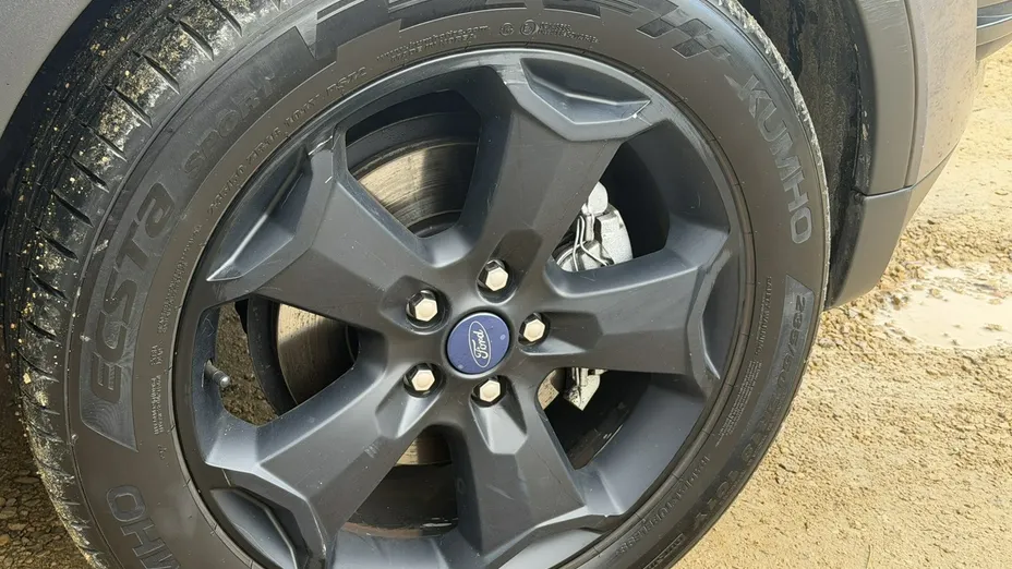FORD Kuga -
