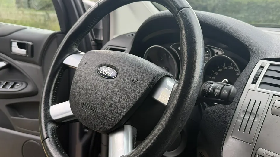 FORD Kuga -