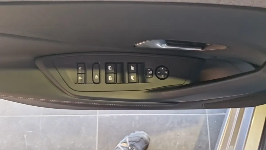 PEUGEOT 308 -