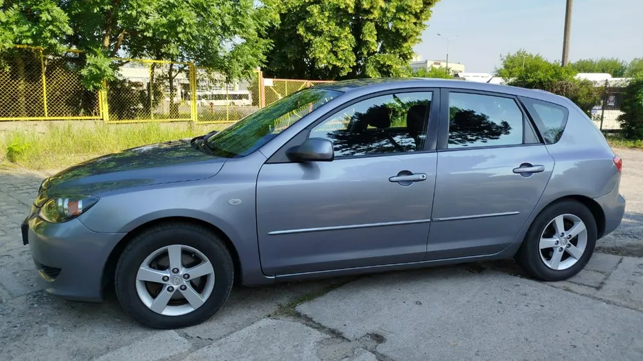 MAZDA 3 -