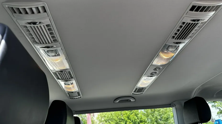 VOLKSWAGEN Caravelle -