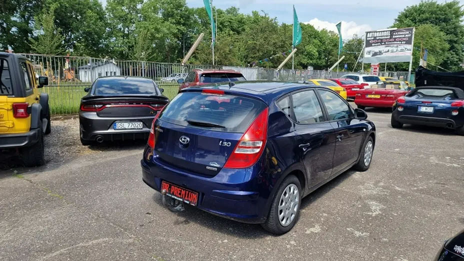 HYUNDAI i30 -