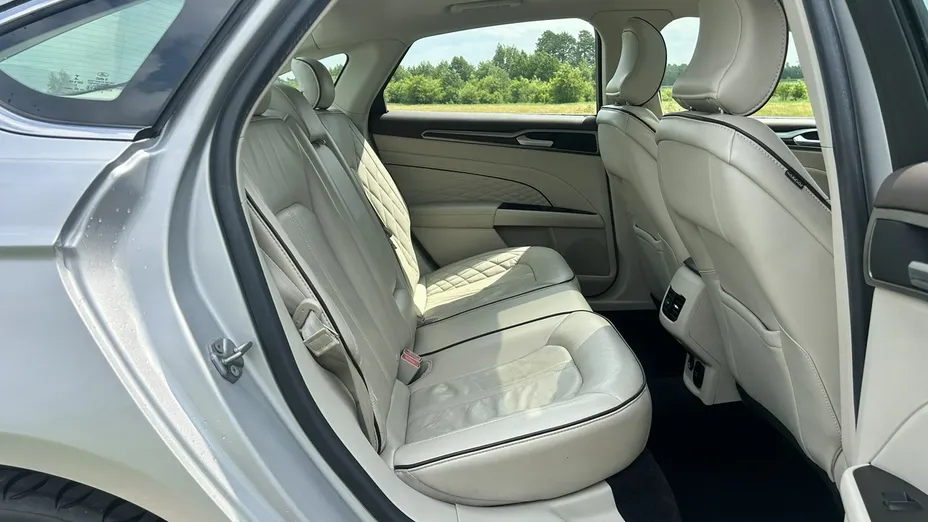 FORD Fusion -