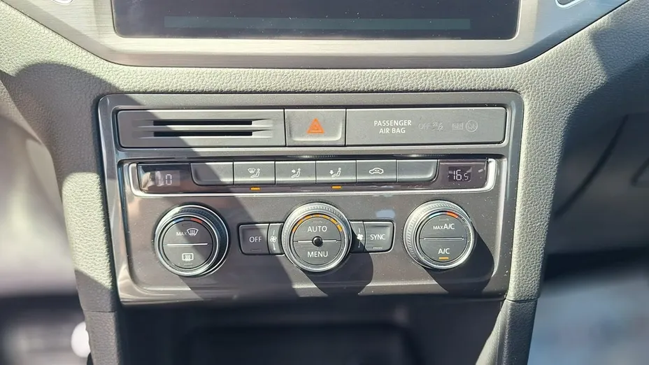 VOLKSWAGEN Golf Sportsvan -