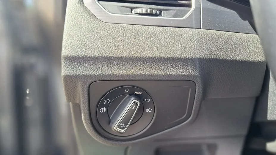VOLKSWAGEN Golf Sportsvan -