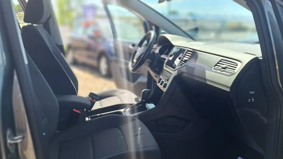 VOLKSWAGEN Golf Sportsvan -