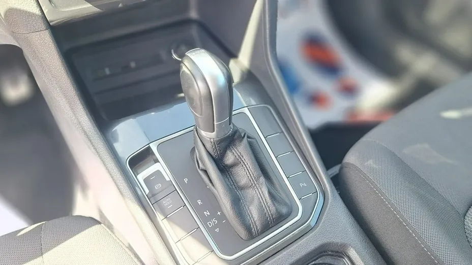 VOLKSWAGEN Golf Sportsvan -