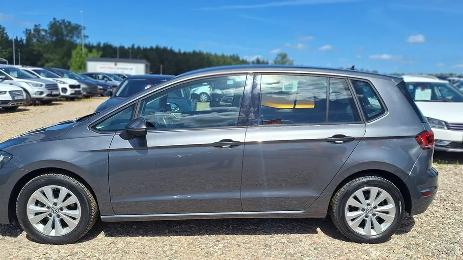 VOLKSWAGEN Golf Sportsvan -