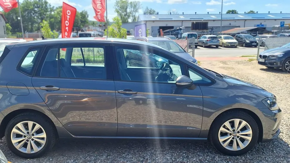 VOLKSWAGEN Golf Sportsvan -