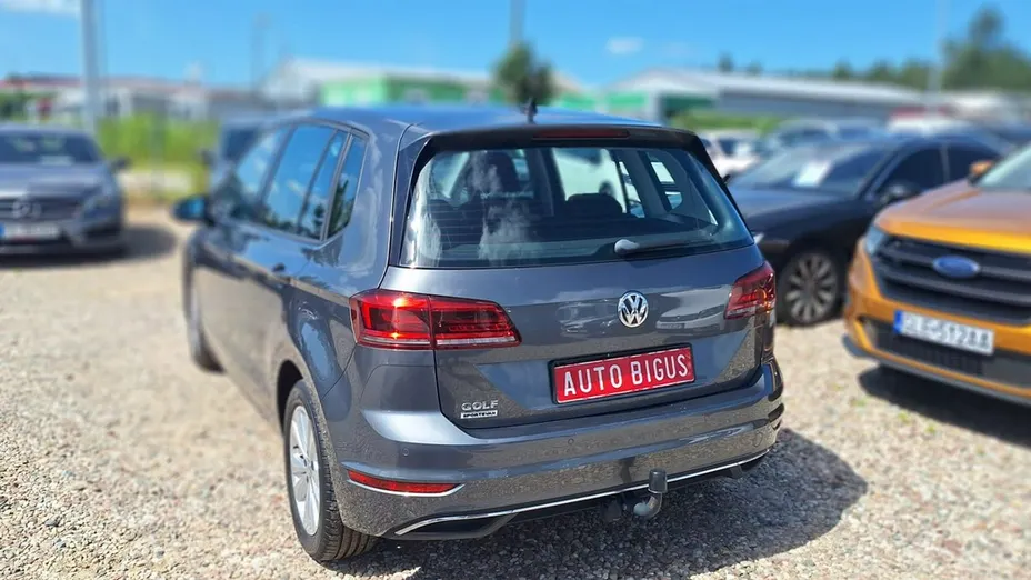 VOLKSWAGEN Golf Sportsvan -