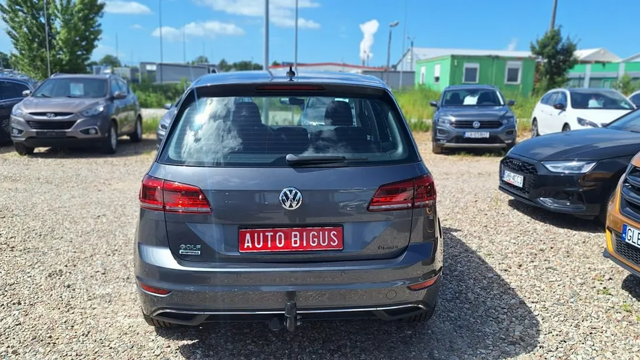 VOLKSWAGEN Golf Sportsvan -
