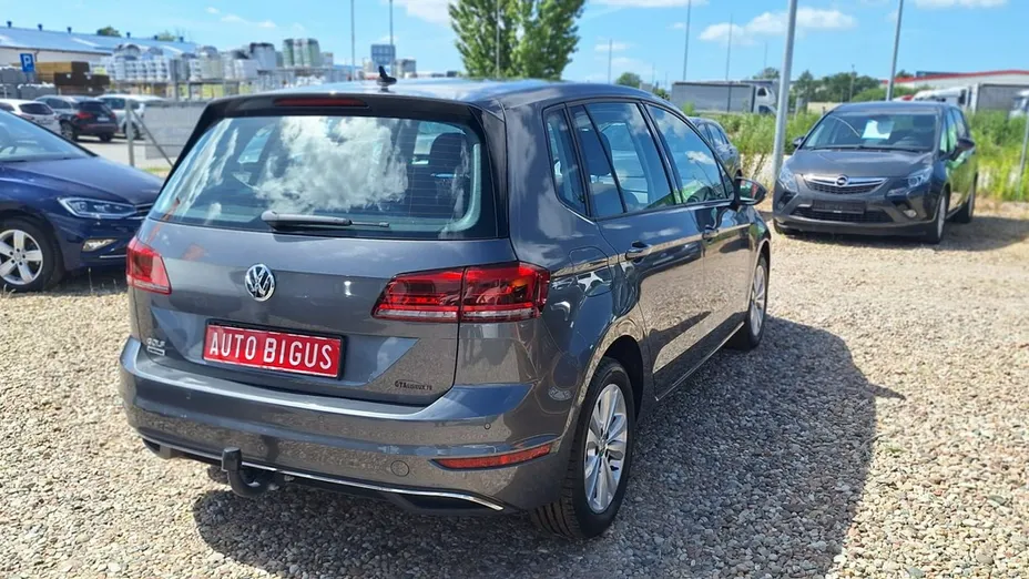 VOLKSWAGEN Golf Sportsvan -