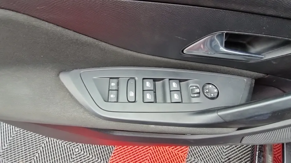 PEUGEOT 308 -