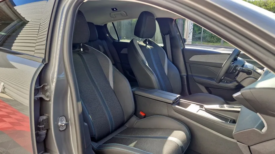 PEUGEOT 308 -