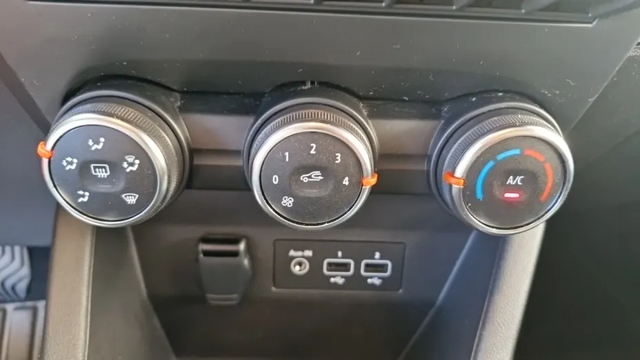 RENAULT Clio -