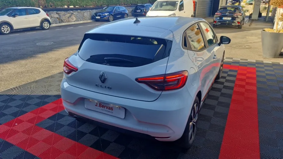 RENAULT Clio -