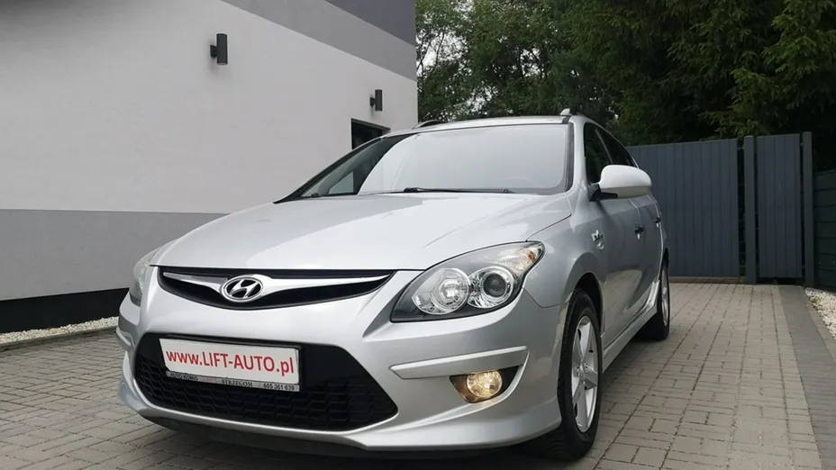 HYUNDAI i30 -