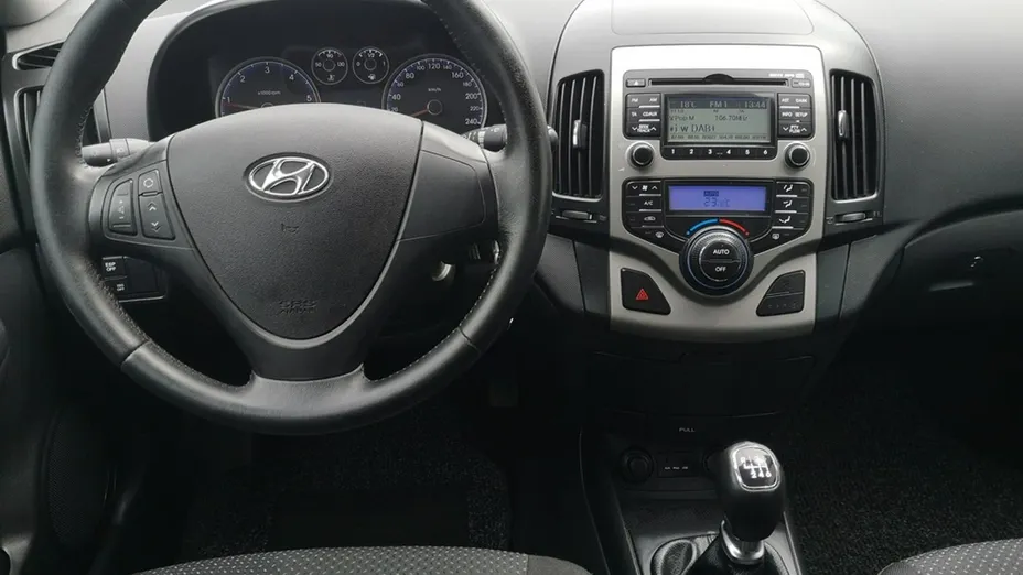 HYUNDAI i30 -
