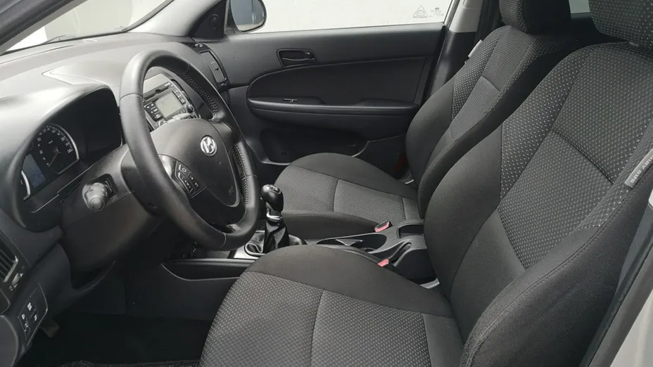 HYUNDAI i30 -