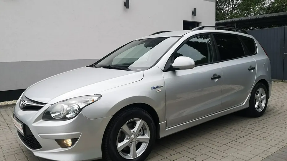 HYUNDAI i30 -