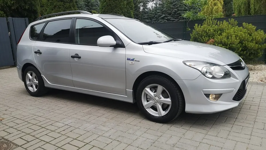 HYUNDAI i30 -