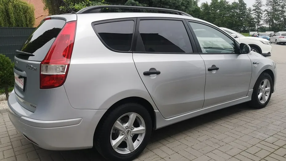 HYUNDAI i30 -