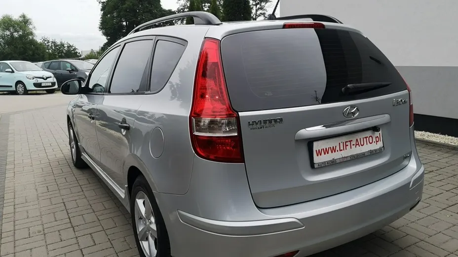 HYUNDAI i30 -