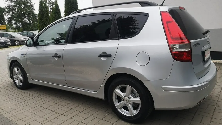 HYUNDAI i30 -