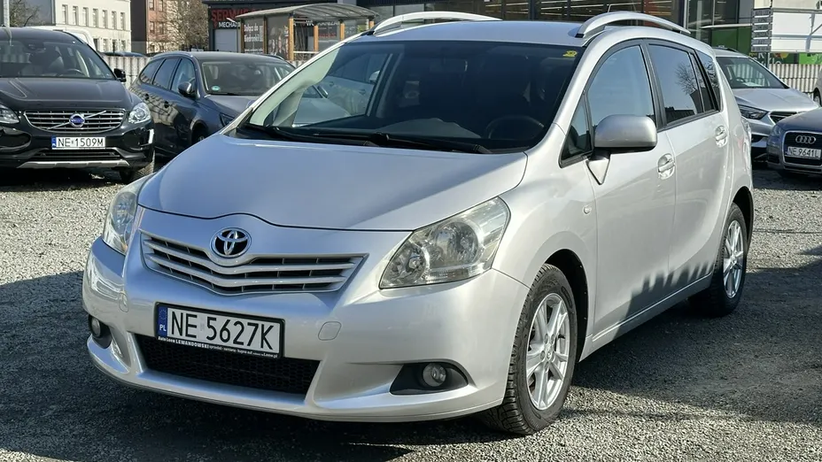 TOYOTA Verso -