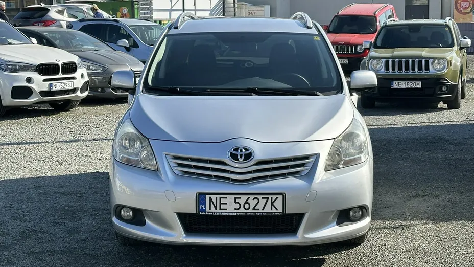 TOYOTA Verso -