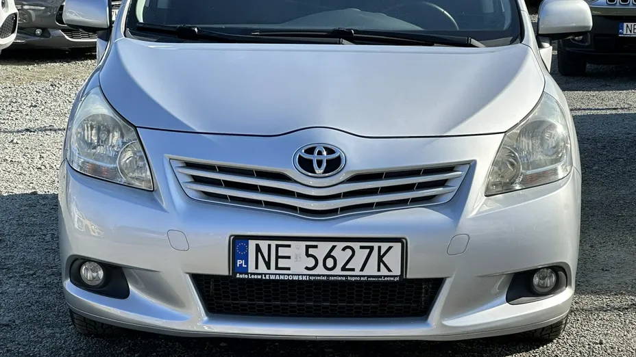 TOYOTA Verso -