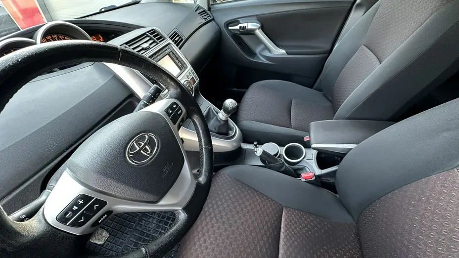 TOYOTA Verso -