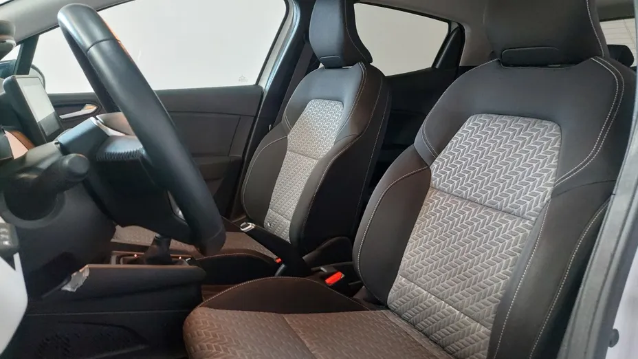 RENAULT Clio -