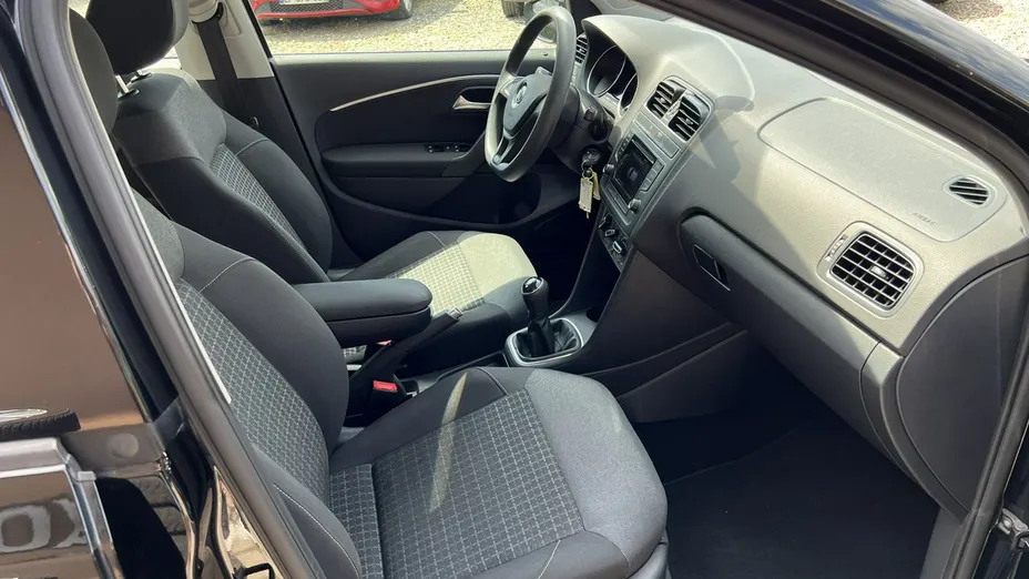 VOLKSWAGEN Polo -