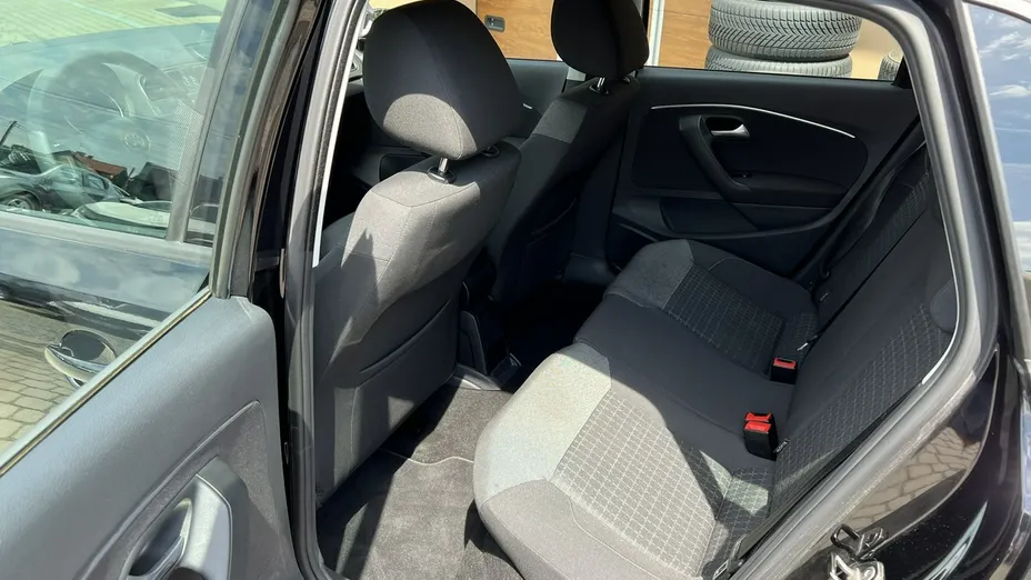 VOLKSWAGEN Polo -