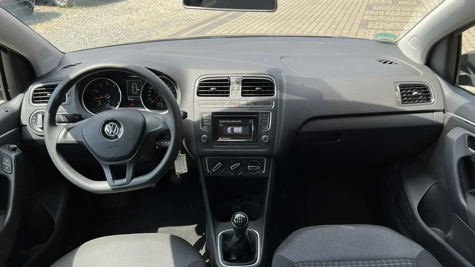 VOLKSWAGEN Polo -