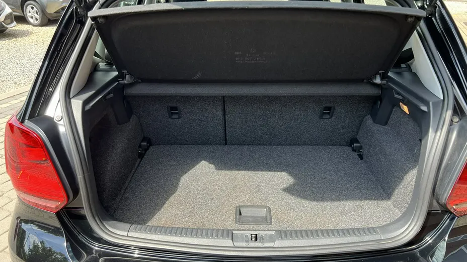 VOLKSWAGEN Polo -