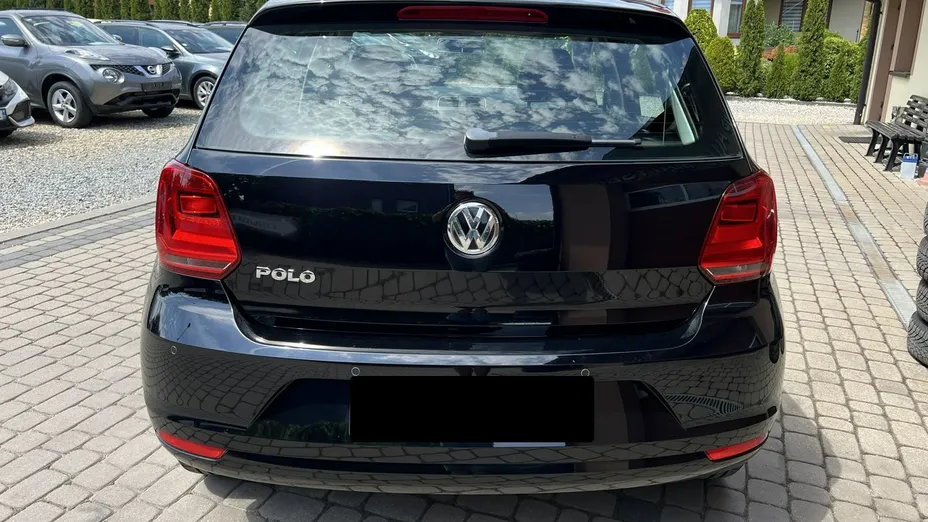 VOLKSWAGEN Polo -